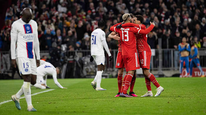 Bayern celebrates a goal vs. PSG.